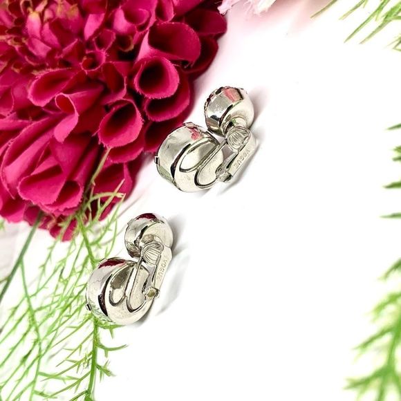 VINTAGE⚜️VOGUE Black Faceted Crystal Clip Earrings - Picture 8 of 10